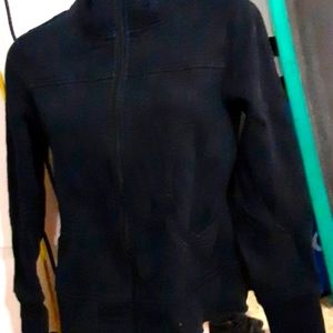Vintage Lululemon swifty black zip up jacket winter coat. Size 8